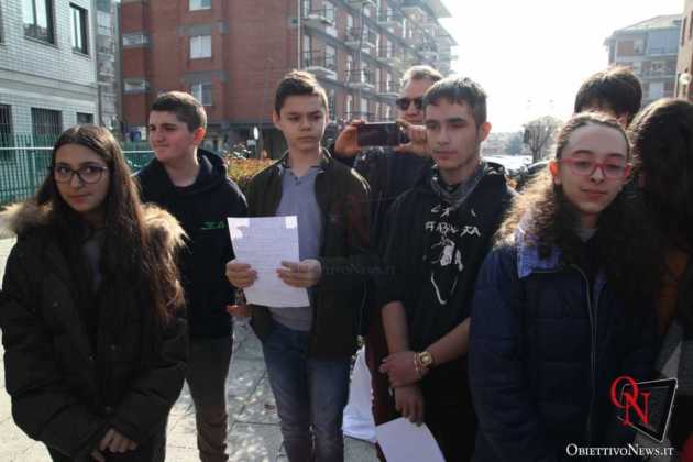 BORGARO TORINESE – Due panchine rosse per l'Otto Marzo