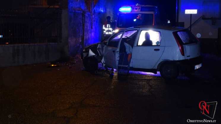 Cuorgne Auto contro spigolo 6
