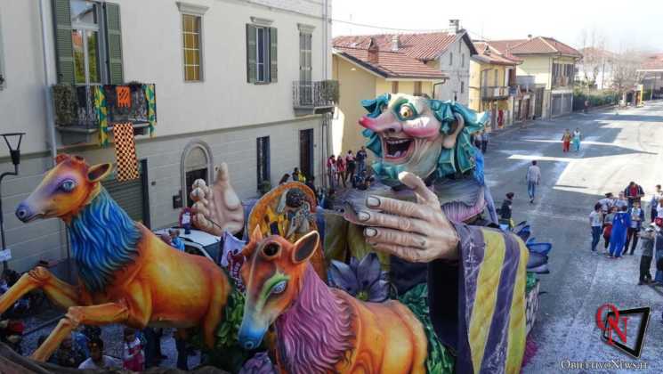 OZEGNA – Tanti carri allegorici in sfilata al Carnevale Ozegnese (FOTO e VIDEO)