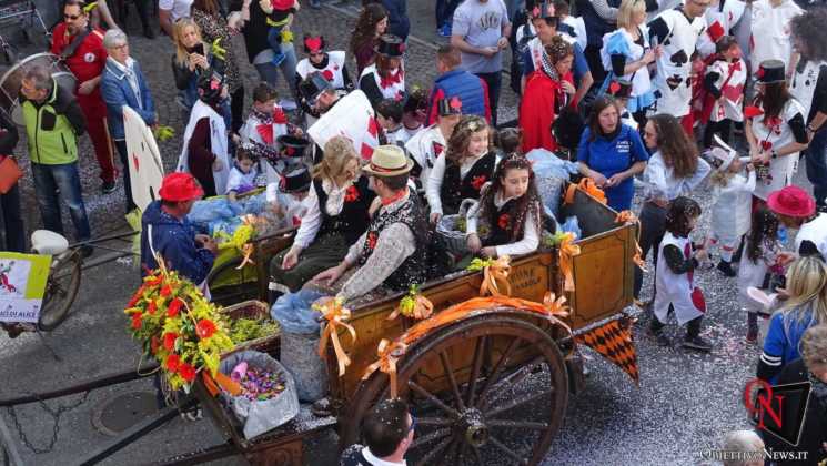 OZEGNA – Tanti carri allegorici in sfilata al Carnevale Ozegnese (FOTO e VIDEO)