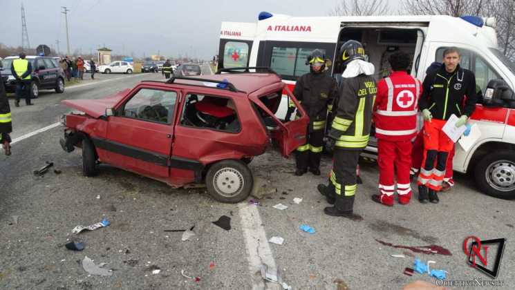SAN GIORGIO CANAVESE - Incidente: coinvolte tre auto, ferita una donna (FOTO E VIDEO)