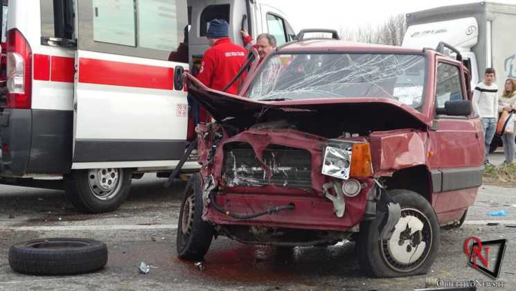 SAN GIORGIO CANAVESE - Incidente: coinvolte tre auto, ferita una donna (FOTO E VIDEO)