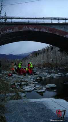 lanzo si lancia dal ponte