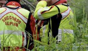 BROSSO  – Cade mentre percorre il sentiero delle Cave, soccorso