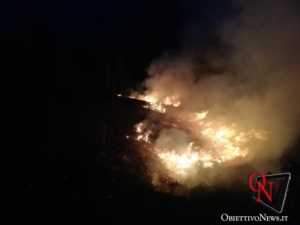 CASTELNUOVO NIGRA – In fiamme i boschi del Palasot