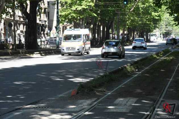 Torino ragazza trascinata da Tram 4