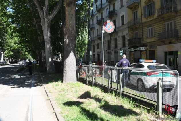 Torino ragazza trascinata da Tram 5