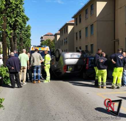 Venaria auto ribaltata 3