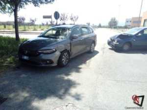 BUROLO – Incidente, coinvolte due vetture; un ferito lieve (FOTO)