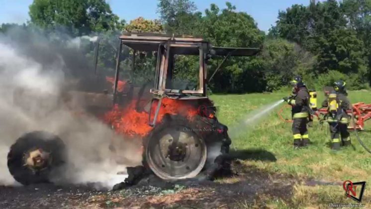 RIVAROSSA – Mezzo agricolo in fiamme; bruciato anche il campo (FOTO E VIDEO)