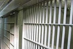 VERCELLI – Detenuto tenta il suicidio in carcere, salvato dalla Polizia Penitenziaria