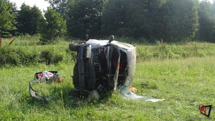 BARONE CANAVESE – Auto esce di strada sulla Sp53 e si ribalta sul prato (FOTO E VIDEO)