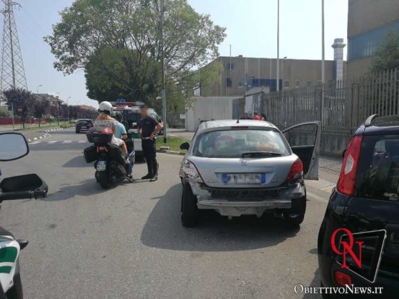venaria carro aggancia auto