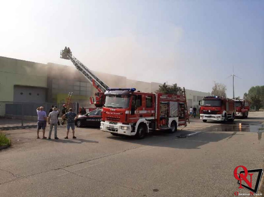 CIRIÈ – Scatta l'impianto antincendio ed esce fumo: chiamati i Vigili del Fuoco (FOTO)