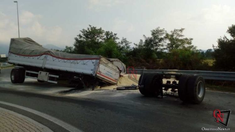 Rivarolo Salassa perdita di carico tir 1