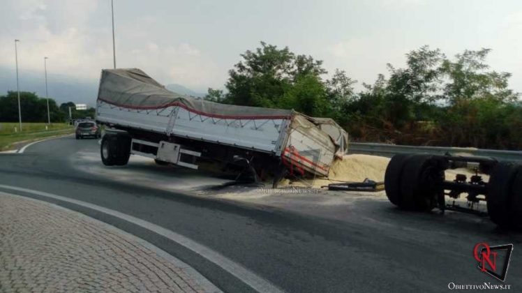 Rivarolo Salassa perdita di carico tir 4