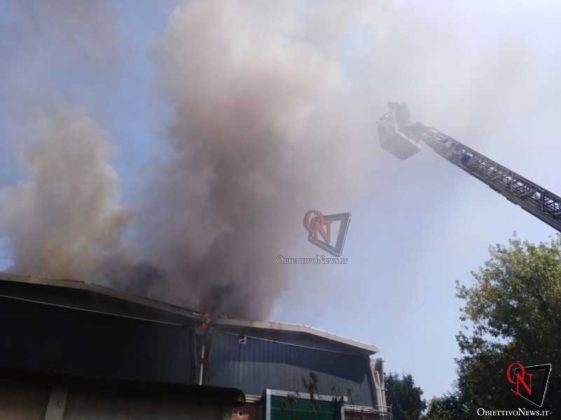 SAN MAURO TORINESE - Dopo diverse ore di lavoro, i Vigili del Fuoco hanno spento l'incendio (FOTO)