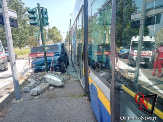 Torino incidente multipla tram3