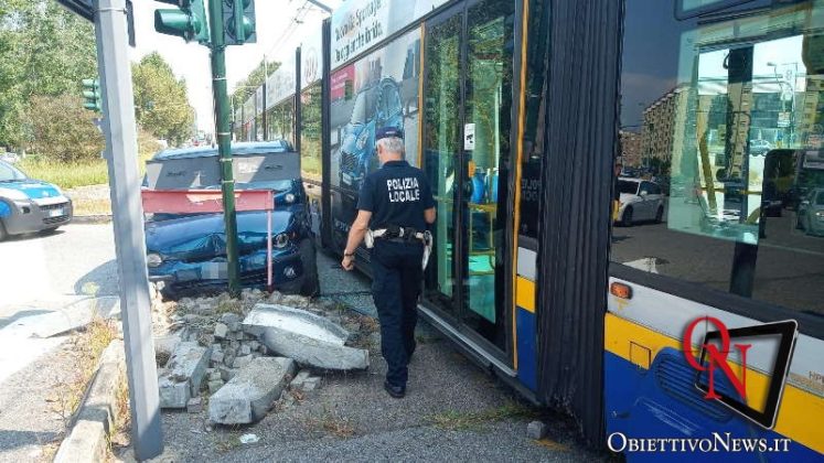 Torino incidente multipla tram5