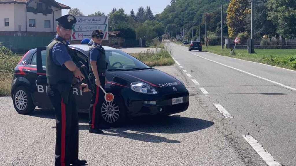 CASTELLAMONTE – Non si ferma all'Alt dei Carabinieri: bloccato e trovato in possesso di droga 1 CASTELLAMONTE – Non si ferma all'Alt dei Carabinieri: bloccato e trovato in possesso di droga