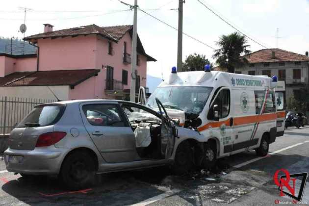 Lanzo scontro auto ambulanza Res
