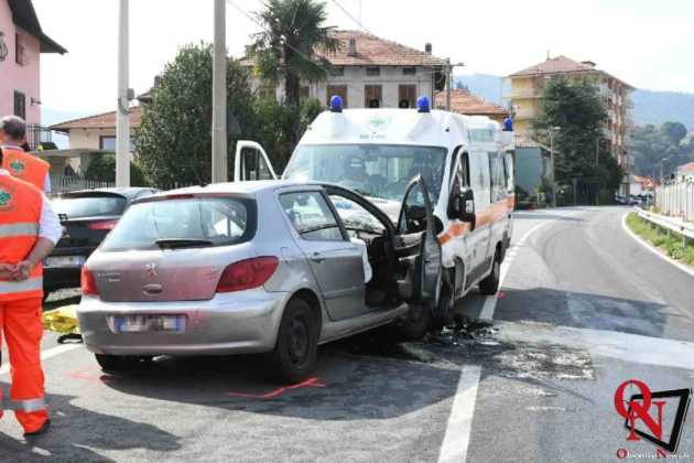 Lanzo scontro auto ambulanza2 Res
