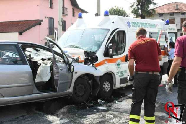 Lanzo scontro auto ambulanza4 Res