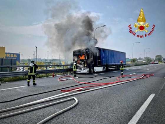 Torino Tangenziale Incendio Tir 4