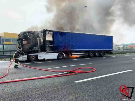 torino tir fiamme tangeziale2 Res