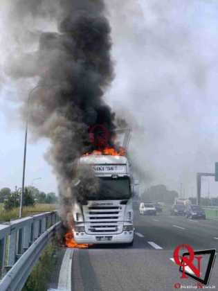 torino tir fiamme tangeziale6 Res