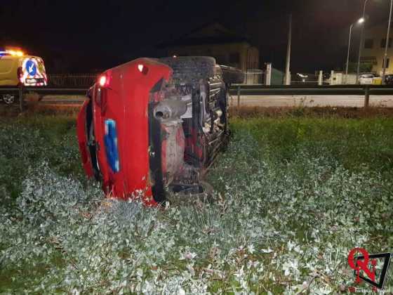 Favria auto fuori strada 3