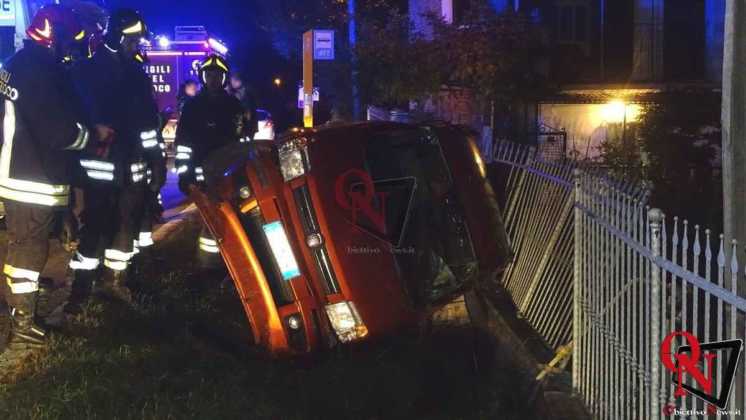 Lombardore auto fuori strada 2
