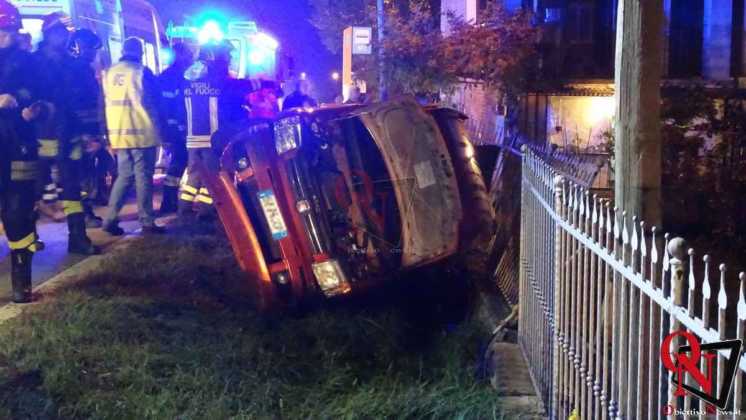 Lombardore auto fuori strada 8