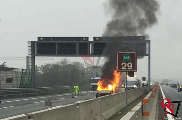 Rivoli incendio auto tangenziale 1