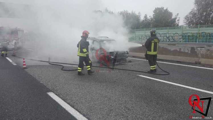 Rivoli incendio auto tangenziale 4