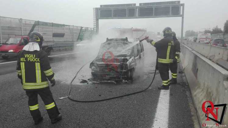 Rivoli incendio auto tangenziale 6