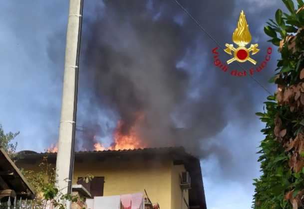 Verrua savoia incendio tetto evid