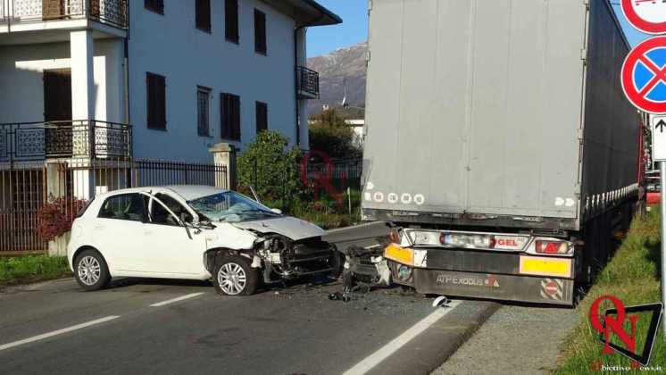Rivara auto contro tir 10
