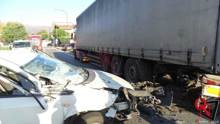 Rivara auto contro tir 9