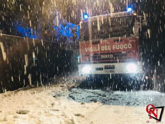 Valle Orco alberi su strada con neve 10 Res