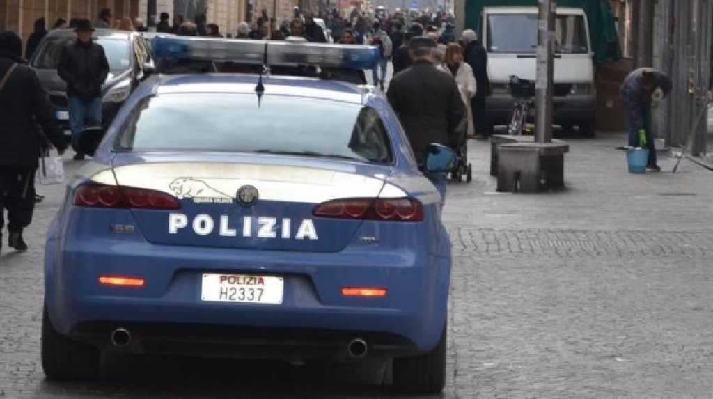TORINO – Tenta il suicidio: ragazza soccorsa da Polizia e Carabinieri 1 TORINO – Tenta il suicidio: ragazza soccorsa da Polizia e Carabinieri