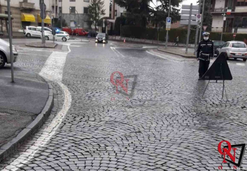 IVREA – Via Garibaldi chiusa per un camion che ha perso gasolio