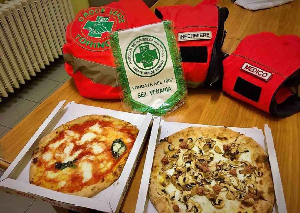 VENARIA REALE – Donano pizze agli operatori sanitari del reparto “Covid” di Venaria