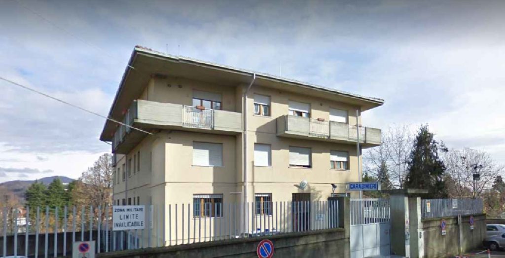 CUORGNÈ – Ruba il borsello ad un pensionato, denunciato dai Carabinieri 1 CUORGNÈ – Ruba il borsello ad un pensionato, denunciato dai Carabinieri