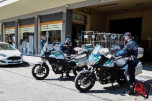 VENARIA REALE – In due supermercati, aggredisce clienti e Agenti: doppia denuncia per una giovane