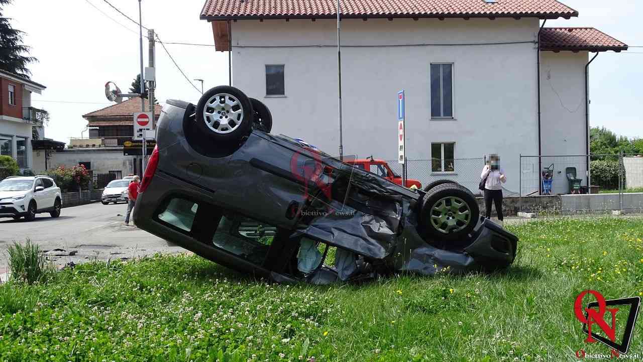 OGLIANICO / FAVRIA – Scontro tra due veicoli, uno si ribalta (FOTO e VIDEO)