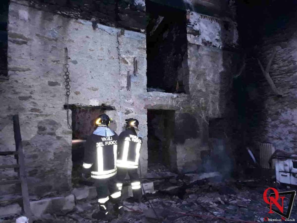 BROSSO – In fiamme il deposito di una cascina in Regione Pias (FOTO)