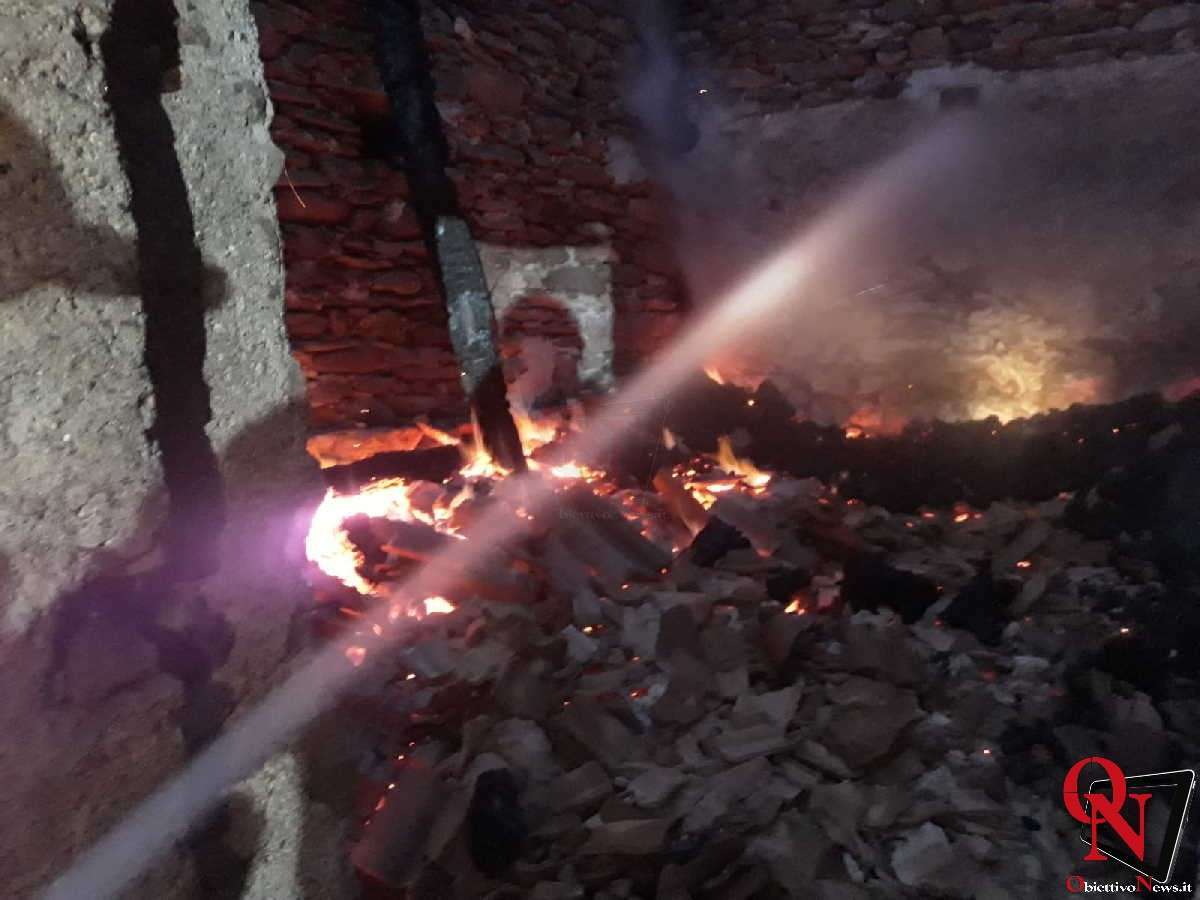 BROSSO – In fiamme il deposito di una cascina in Regione Pias (FOTO)