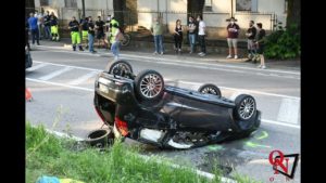 VENARIA REALE – Incidente sulla “Direttissima”, coinvolte una vespa e due auto (FOTO E VIDEO)