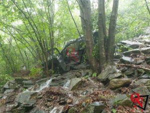 BROSSO – Veicolo precipita nella scarpata, ferito il conducente (FOTO)